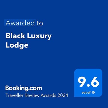 Black Luxury Lodge Blenheim Exterior photo
