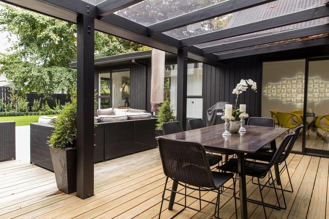 Black Luxury Lodge Blenheim Exterior photo
